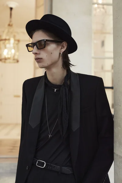 Look 50